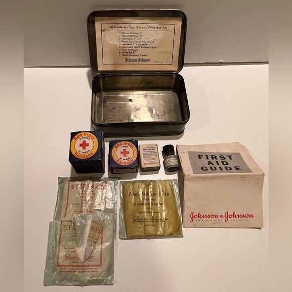 VINTAGE BOY SCOUTS OF AMERICA FIRST AID KIT. - Picture 5 of 9